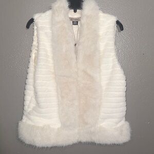Chic Ivory Faux Fur Vest